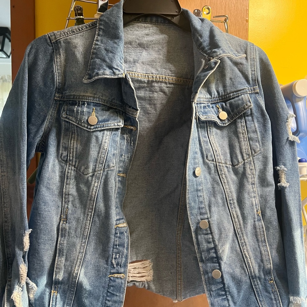 Classic Women's Distressed Denim Jacket - size medium